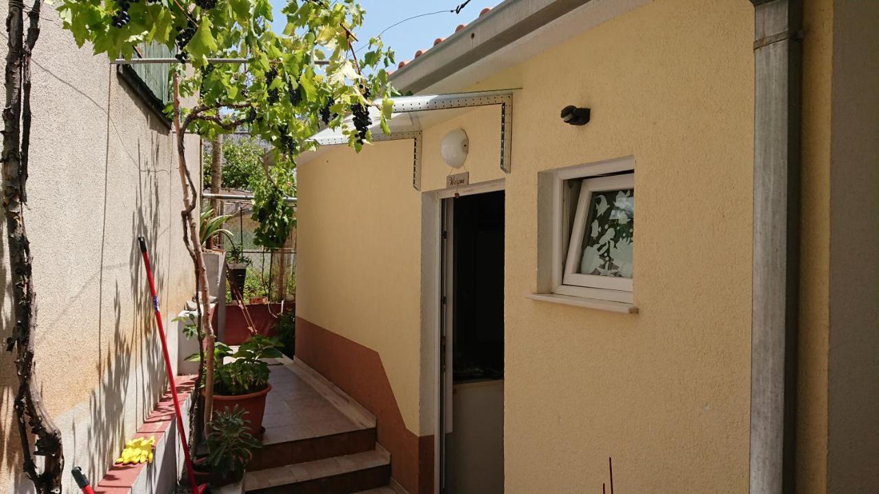 Apartment Lid Omiš Exteriör bild